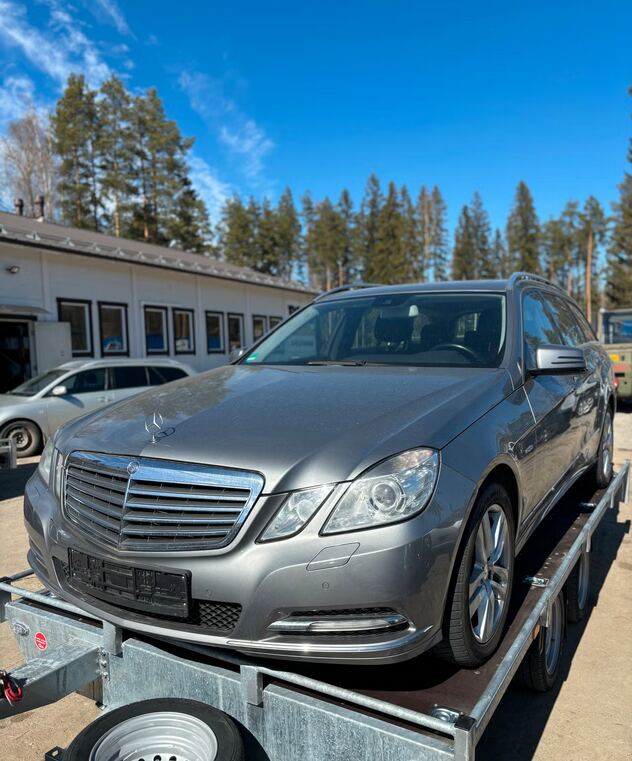 Mercedes E 350 CDI W212 4Matic – Vm. 2011 – myydään osina
